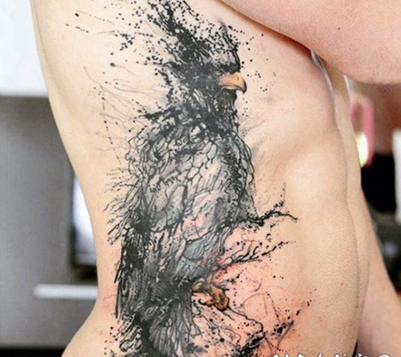 侧肋神奇的抽象风格彩色大雕纹身图案