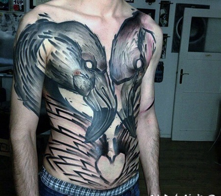 胸部神秘的抽象火烈鸟夫妇黑灰纹身图案