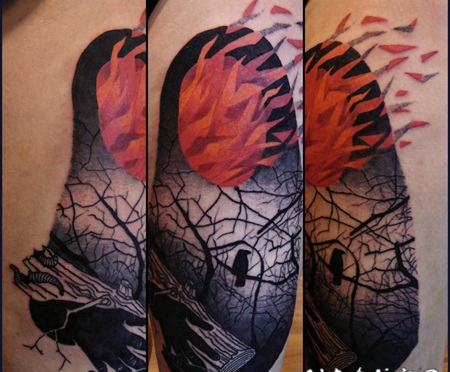 大腿抽象风格彩色的燃烧森林与乌鸦纹身图案