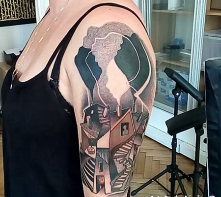 大臂抽象风格的彩色有趣房子人像纹身图案