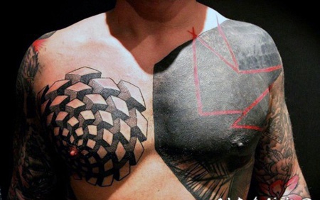 胸部抽象风格的彩色各种几何图形纹身图案