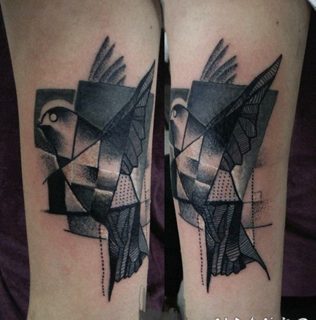 抽象风格的黑色飞鸟几何纹身图案