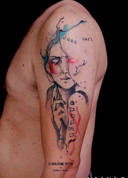 手臂彩色神秘的女人画像字母纹身图案