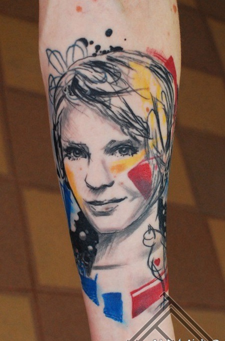 小臂抽象风格漂亮的女性肖像纹身图案