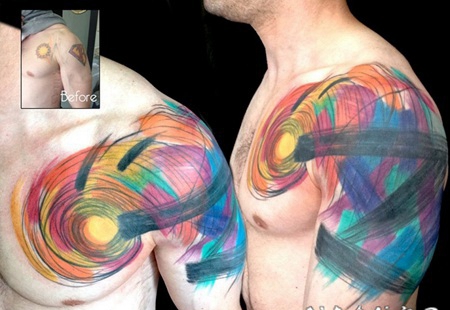 胸部和肩部抽象风格的彩色装饰纹身图案