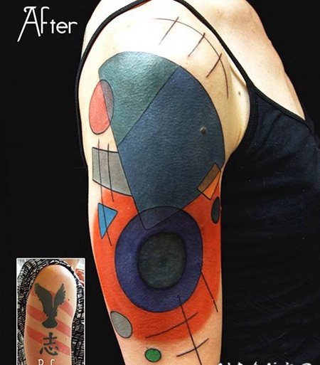 手臂抽象风格的各色圆形纹身图案