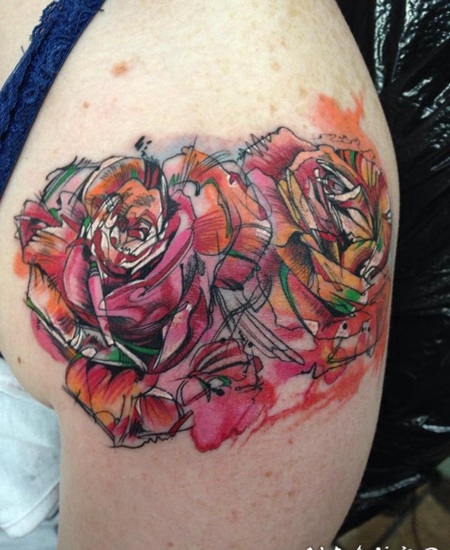 大臂抽象风格彩色的玫瑰纹身图案
