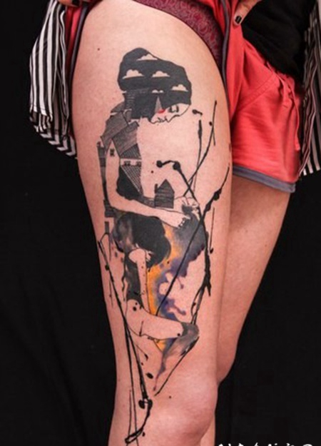 抽象风格的彩色女人与房子大腿纹身图案