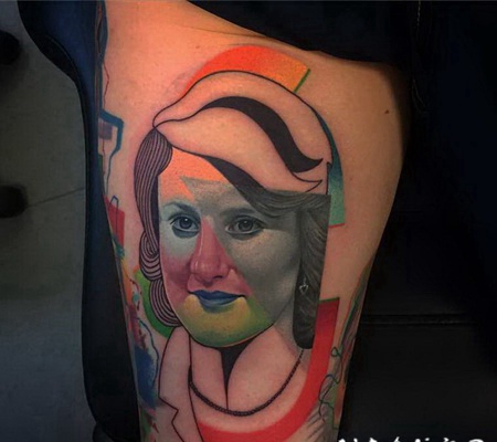 大腿抽象风格的彩色女性肖像纹身图案