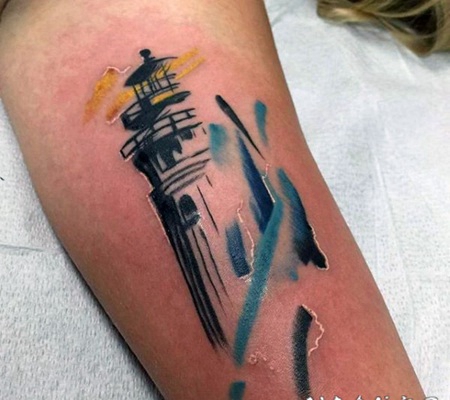 抽象风格的彩色灯塔手臂纹身图案