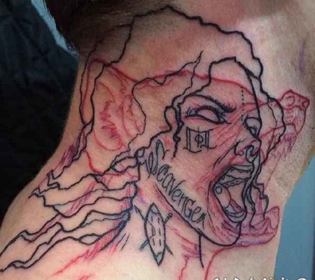 颈部抽象风格的彩色线条熊纹身图案