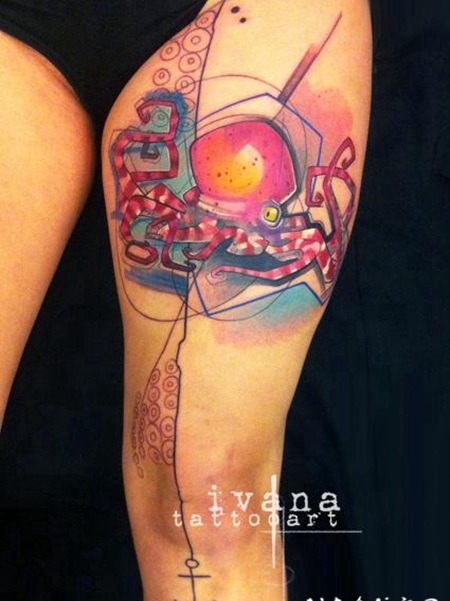 大腿抽象风格的彩色章鱼和船锚纹身图案