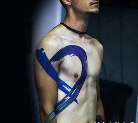 胸部和肩部个性的蓝色抽象线条纹身图案