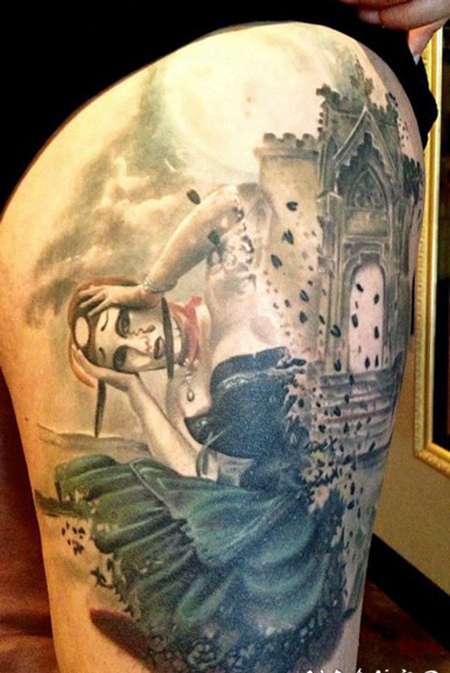 大腿抽象风格的中世纪女性纹身图案