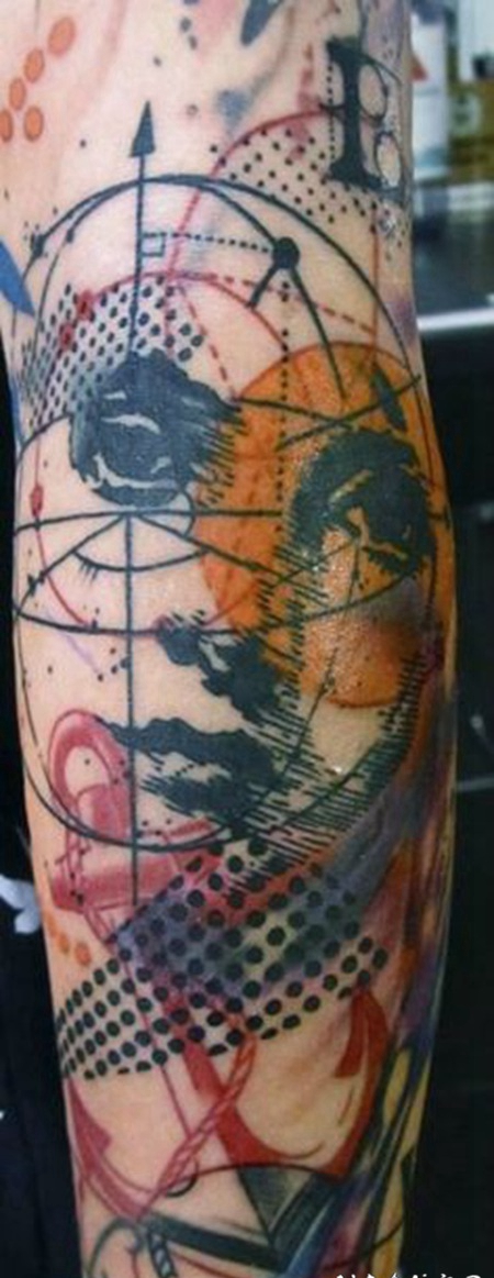 手臂抽象风格的彩色女性面部几何图形纹身图案