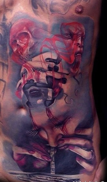 腹部抽象风格的彩色神秘面孔和头骨纹身图案