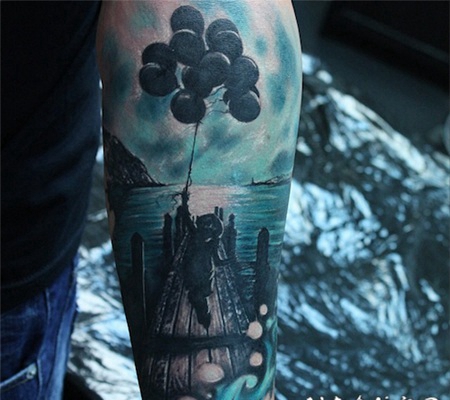 手臂彩色抽象风格小女孩与气球纹身图案