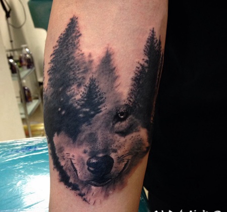 手臂抽象风格黑色的森林狼纹身图案
