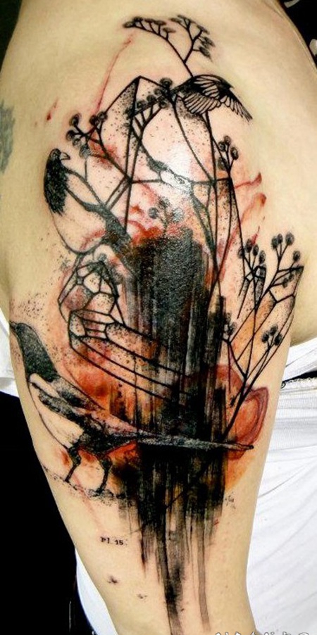 肩部抽象风格彩色神秘的鸟类纹身图案