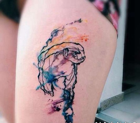 大腿抽象风格的彩色有趣动物纹身图案