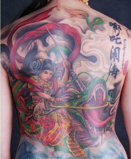 满背彩色哪吒闹海纹身图案