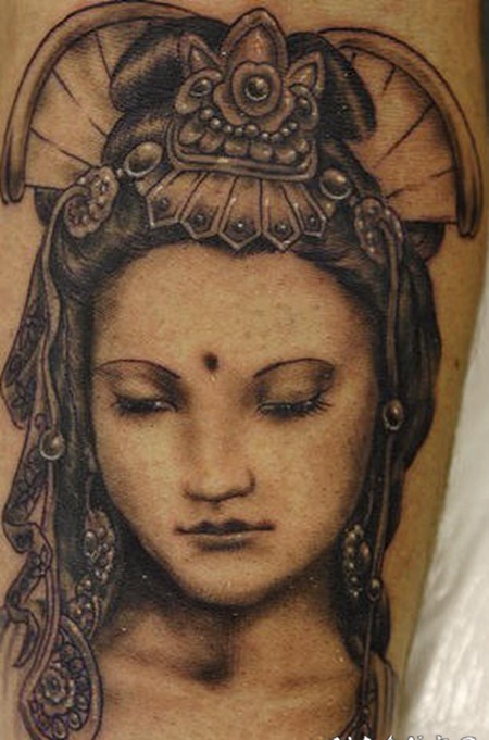 悲伤的艺妓肖像写实纹身图案