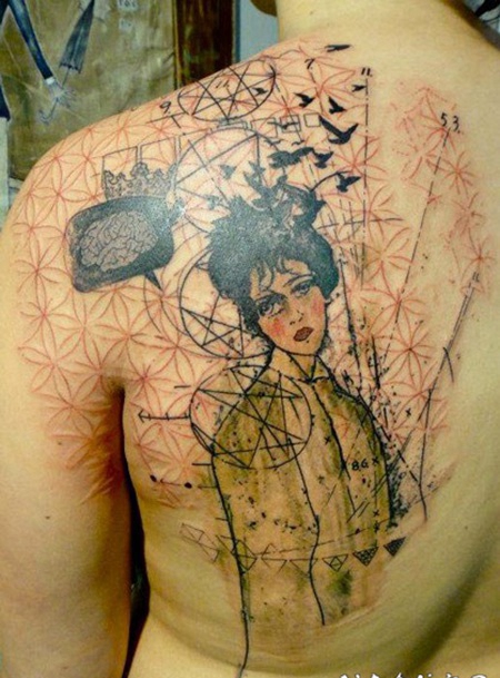 背部抽象的伤心女子与鸟类饰品纹身图案