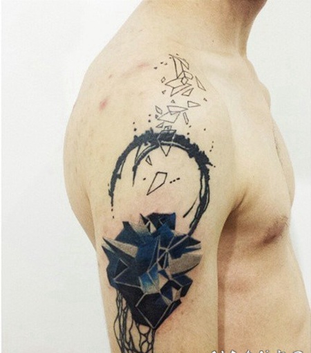 手臂抽象风格几何纹身图案