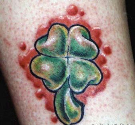 3D血腥彩色四叶草纹身图案