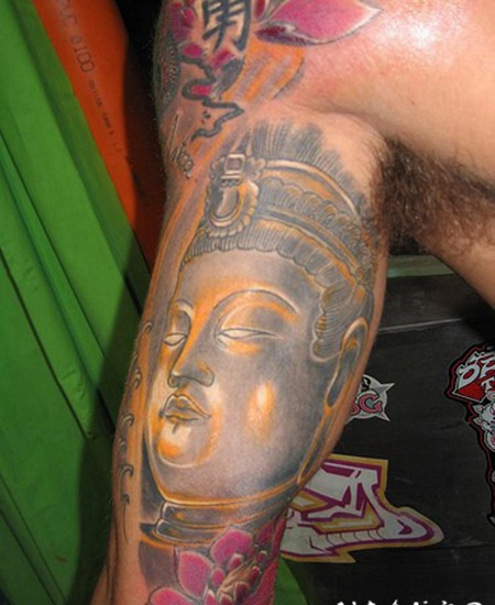 手臂3D彩绘佛像和莲花纹身图案