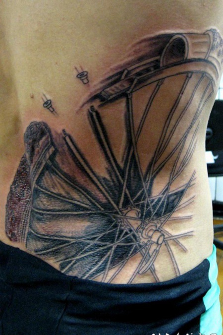 3D自行车轮腰部纹身图案