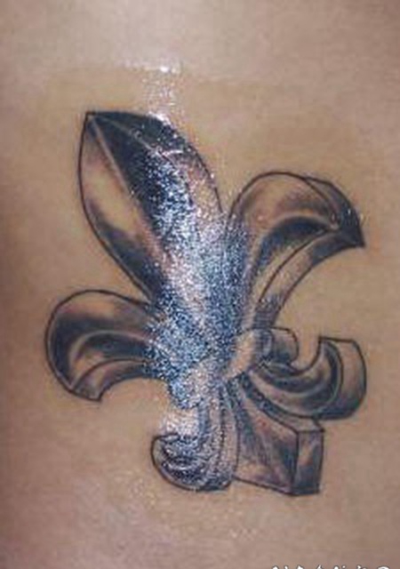 3d百合花纹章黑灰纹身图案