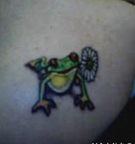 彩色小青蛙与花朵纹身图案