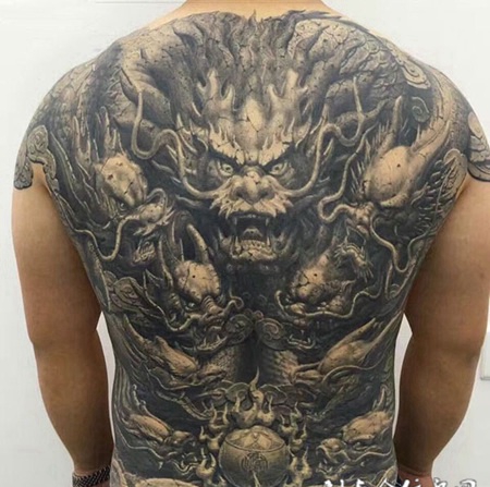 九龙戏珠，满背霸气神龙纹身图案