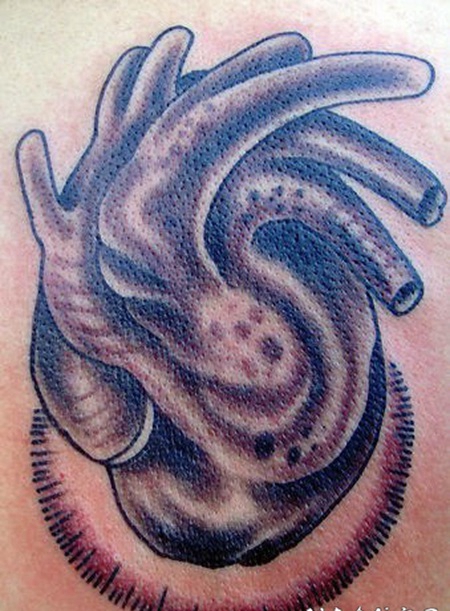 3D写实的心脏纹身图案