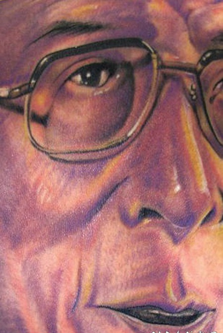 逼真的男性肖像彩色3D纹身图案