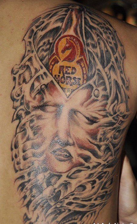 背部超现实3D人脸纹身图案