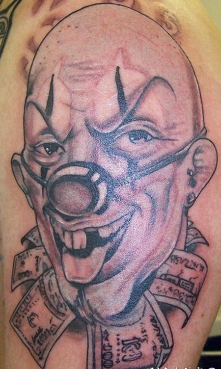 邪恶的小丑和纸币纹身图案