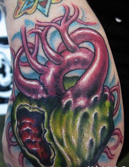 超现实的心脏3D彩色纹身图案