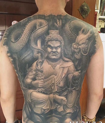 巍然不动，满背霸气不动明王个性纹身