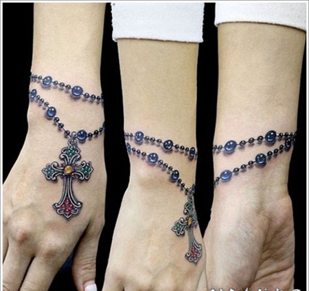 手腕3D写实的念珠纹身图案