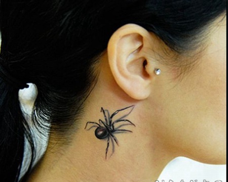 脖子上的3D蜘蛛纹身图案