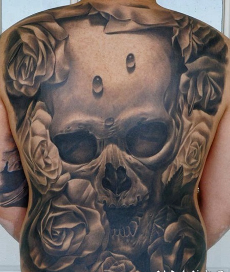 3D骷髅和玫瑰满背纹身图案