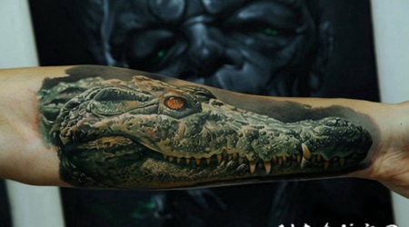 小臂非常逼真的3D彩色鳄鱼头纹身图案