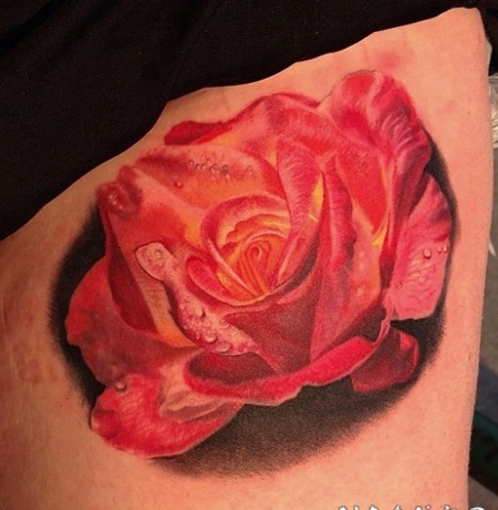 3D非常逼真的粉红色玫瑰大腿纹身图案