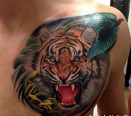胸部3D老虎彩色纹身图案