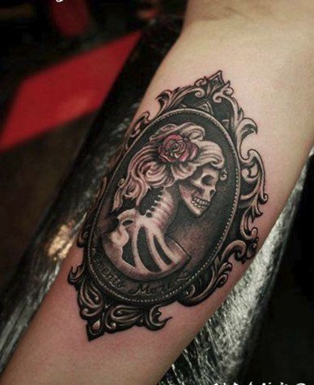 手臂3D女性骨架和镜框纹身图案