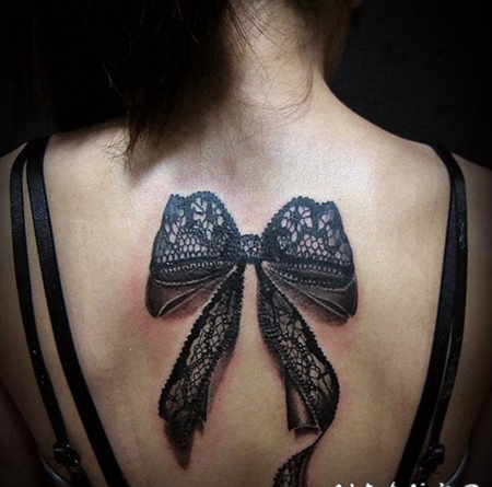 3D非常逼真的黑色蕾丝蝴蝶结背部纹身图案
