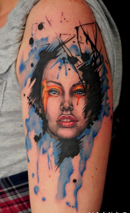3D写实神秘的血腥女性肖像大臂纹身图案