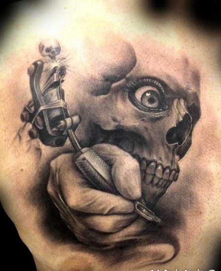 3D逼真的可怕骷髅胸部纹身图案